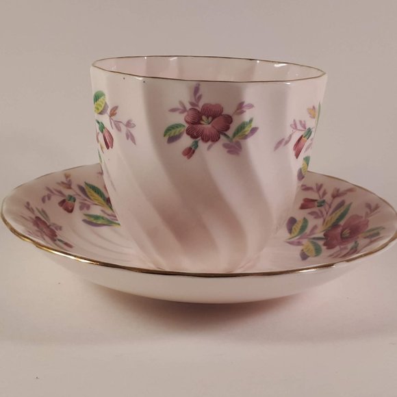 Beautiful Vintage Tuscan pink shaded floral bone china teacup and saucer 4223H - Picture 7 of 10
